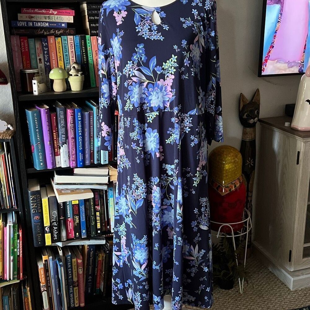 Appleseeds Size Medium Blue floral print dress mid calf